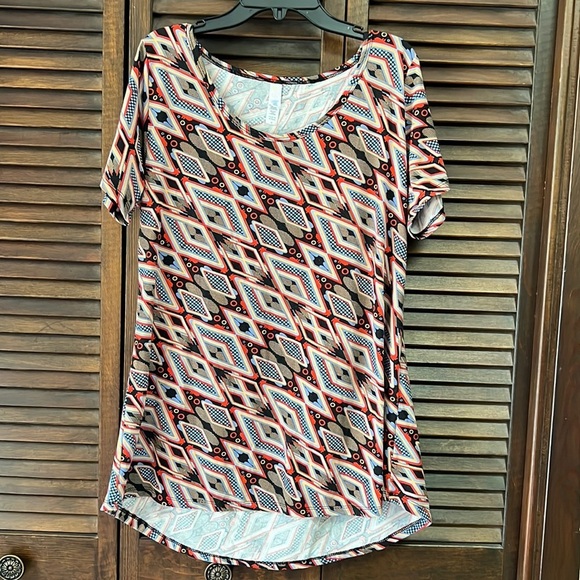 LulaRoe Irma Short Sleeve Top Shirt Size Medium - Picture 1 of 4